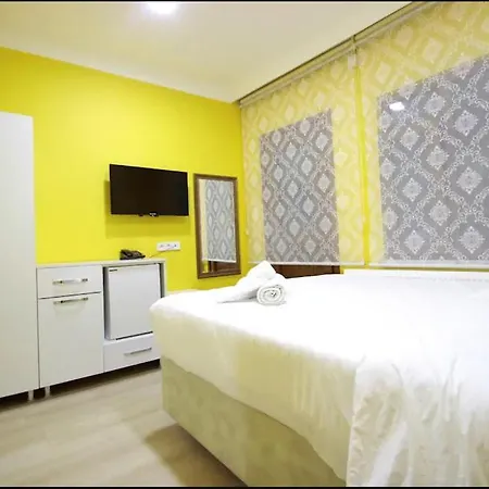Avrasya Queen Hotel מלון *