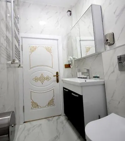 מלון Avrasya Queen Hotel *